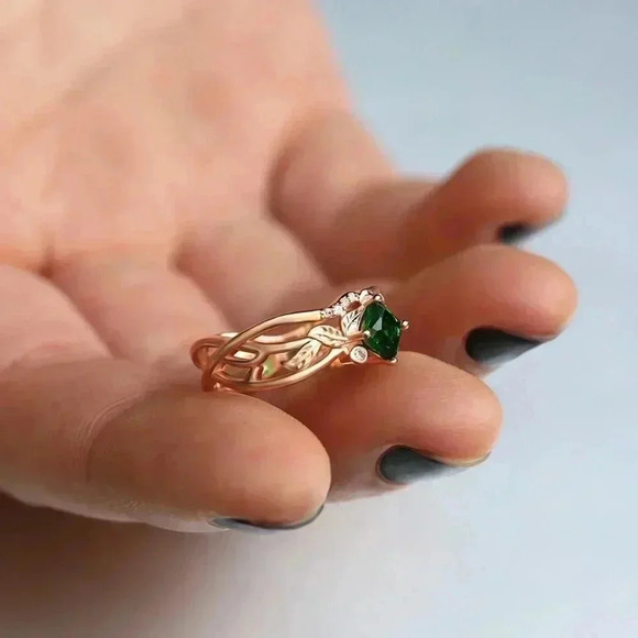 💥Emerald Green Stone Ring Rose Gold Plated Anelli Ring, GPMB1499 - Picture 5 of 6